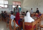 Babinsa Koramil 1427-01/Pasangkayu Terlibat Langsung Program Makan Bergizi Gratis di Desa Batuoge